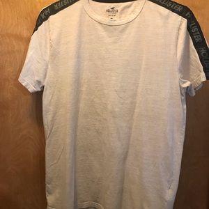 Hollister T-Shirt Medium Beige with black trim
